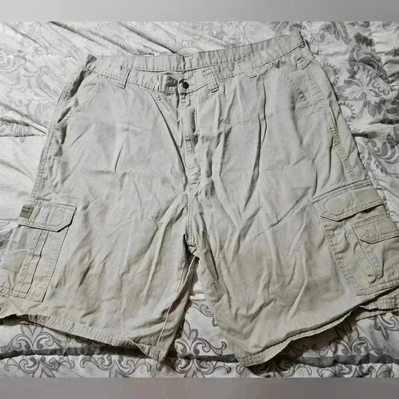 Mens wrangler cargo shorts! - Picture 1 of 6